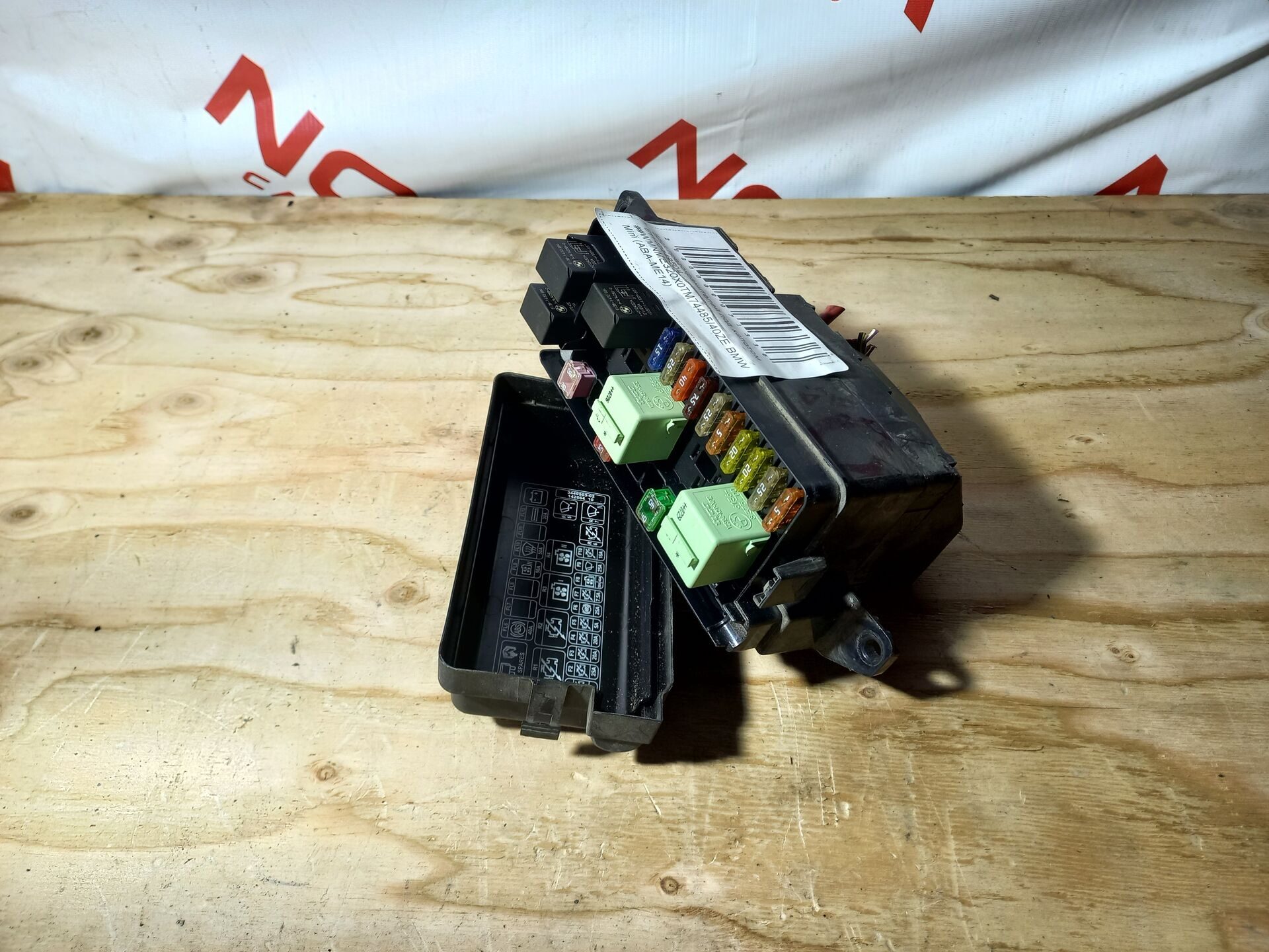 Блок предохранителей под капотом Mini Hatch 61143449504 2 поколение Хэтчбек АКПП WMWME320X0TM74485